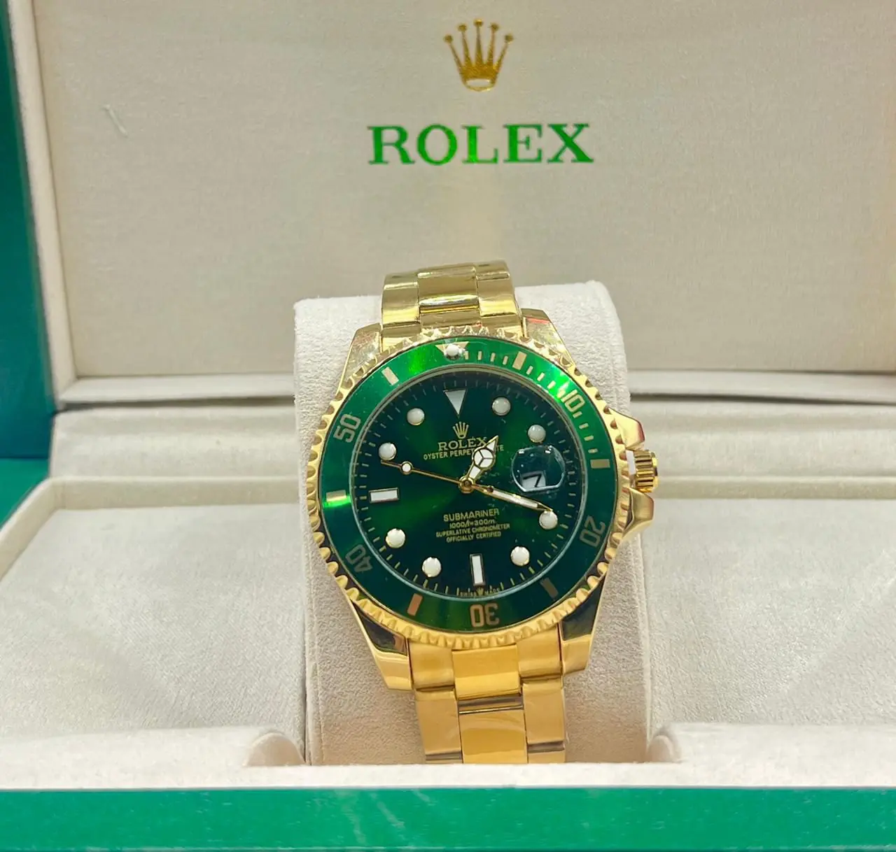 Rolex Submariner Date Hulk in 18 ct yellow gold with a green ceramic bezel and dial.webp