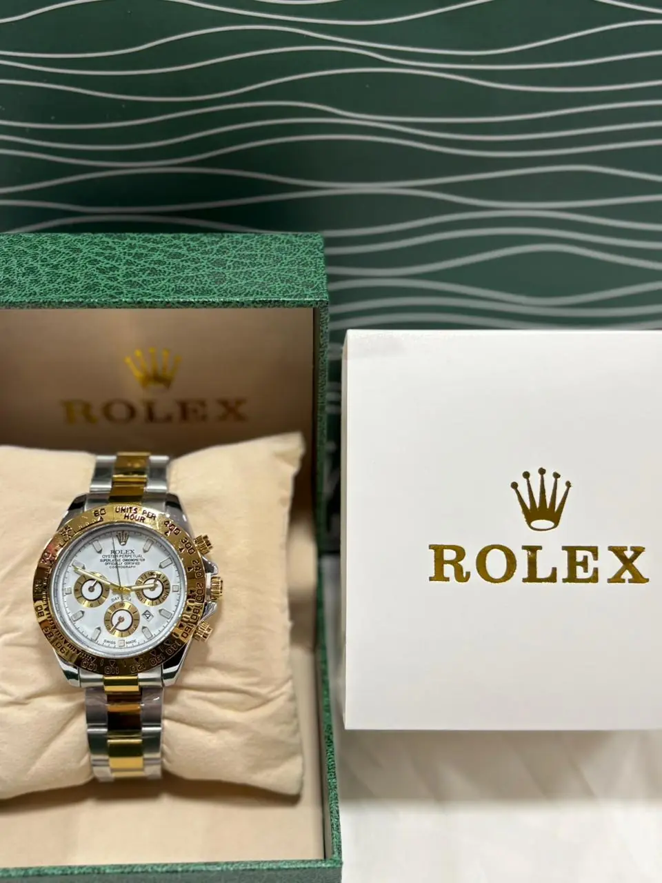Rolex Cosmograph Daytona in Oystersteel and yellow gold with a white dial (1).webp