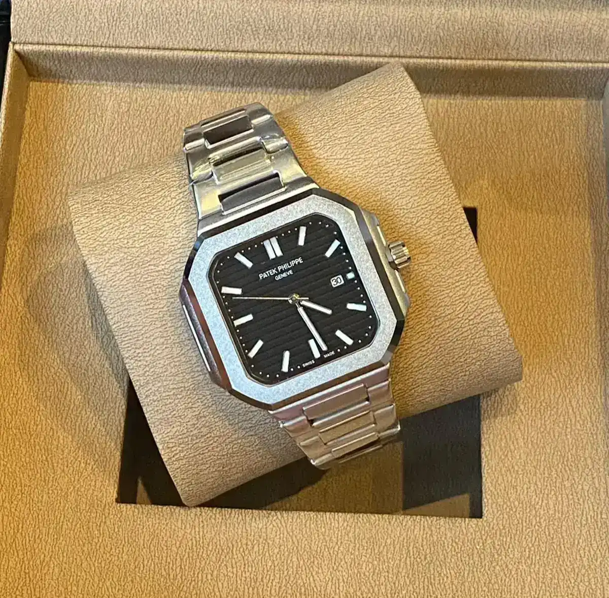 Patek Philippe Cubitus ref. 5821_1A stainless steel watch with a black dial_1.webp