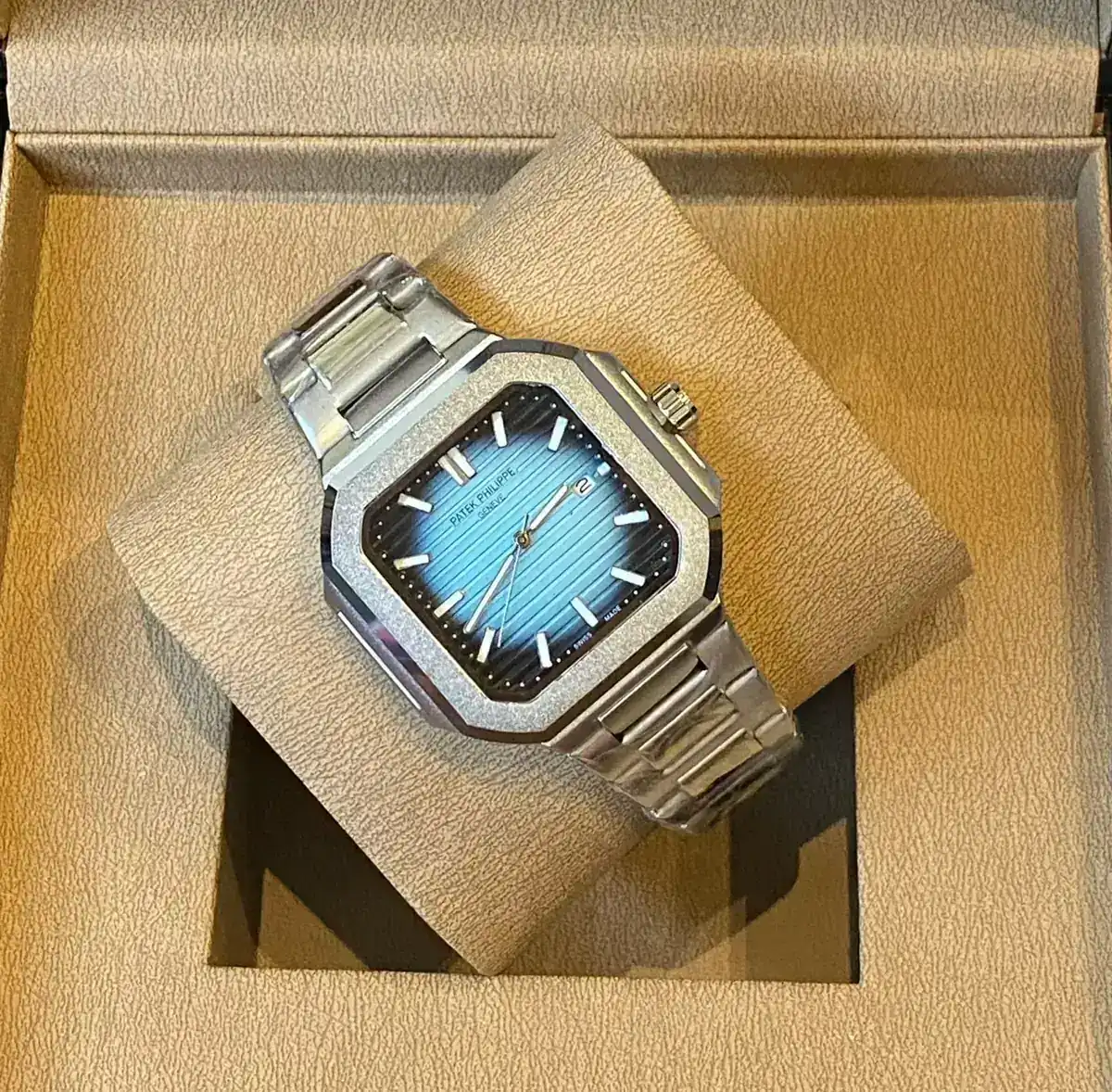 Patek Philippe Cubitus reference 71281G-001 watch in 18k white gold with a sunburst blue-grey dial_3.webp