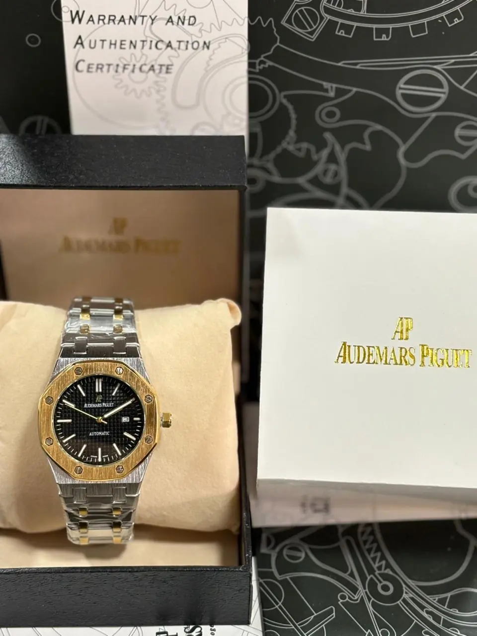 Audemars Piguet Royal Oak 15000SA in stainless steel and yellow gold with a black dial_1.webp