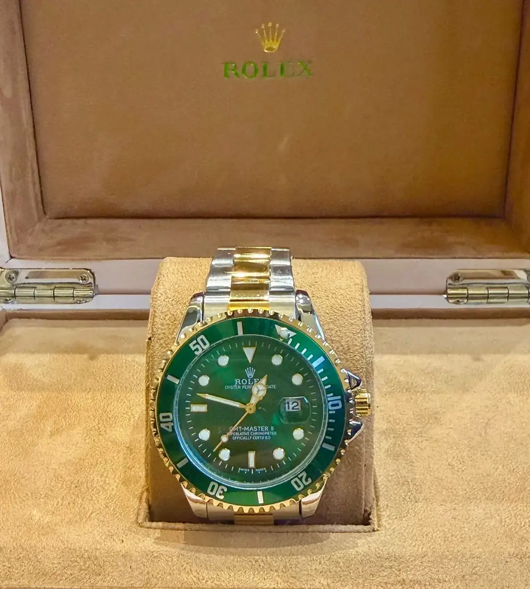 Rolex Oyster Perpetual GMT-Master II in Yellow Rolesor with a green dial and green Cerachrom bezel insert_2.webp