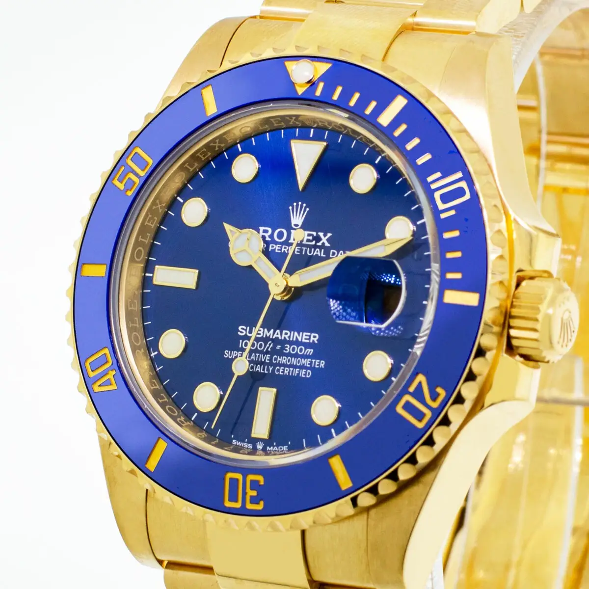 Rolex Submariner Date watch in 18k yellow gold with a blue dial_1.webp