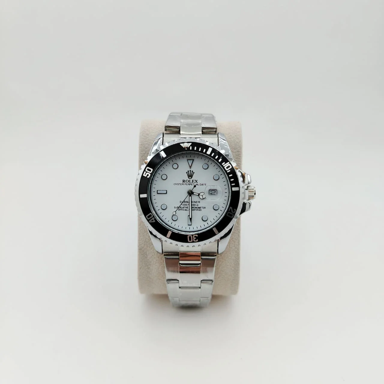 Rolex Submariner Date watch in Oystersteel with a black Cerachrom bezel and a silver dial